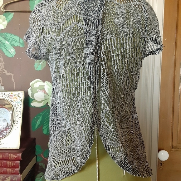 BELLA D Open Knit Pullover Top Open Back Size Medium - Picture 7 of 12